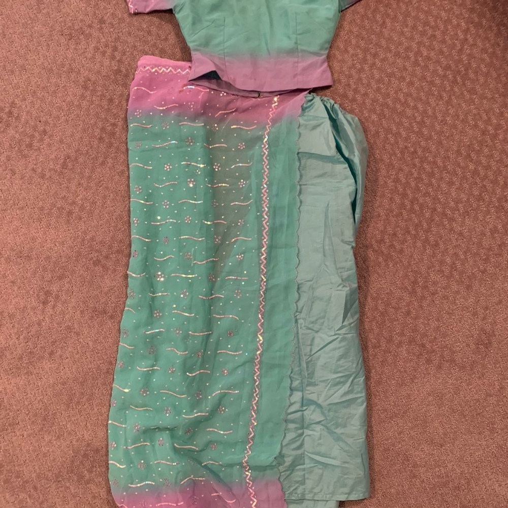Saree - Picture 2 of 3